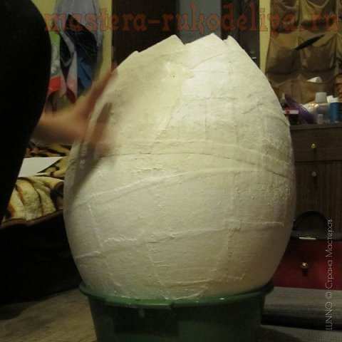 большое пластмассовое яйцо