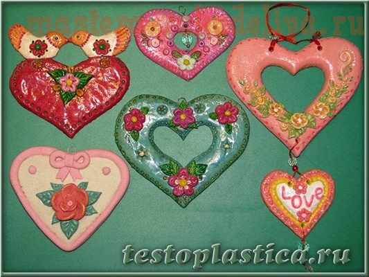 Сувенирные сердечки из соленого теста: мастер-класс для детей на 14 февраля (ФОТО)