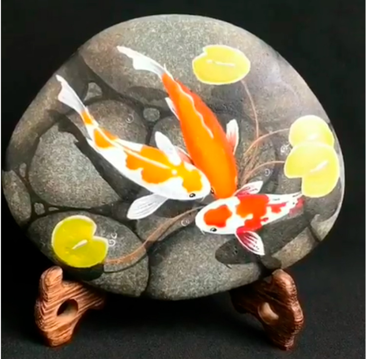 Рисунки на камнях "Рыбки"