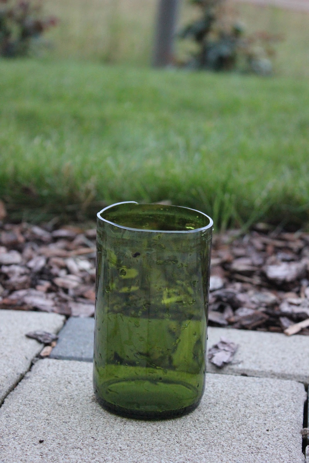 Стеклянный стакан из бутылки