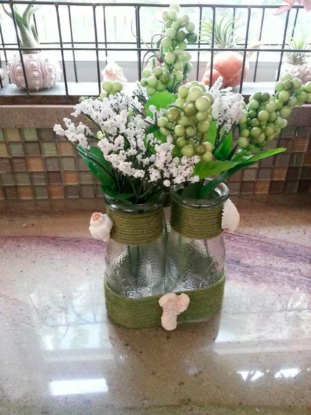 Тройная ваза из бутылок и садового шпагата